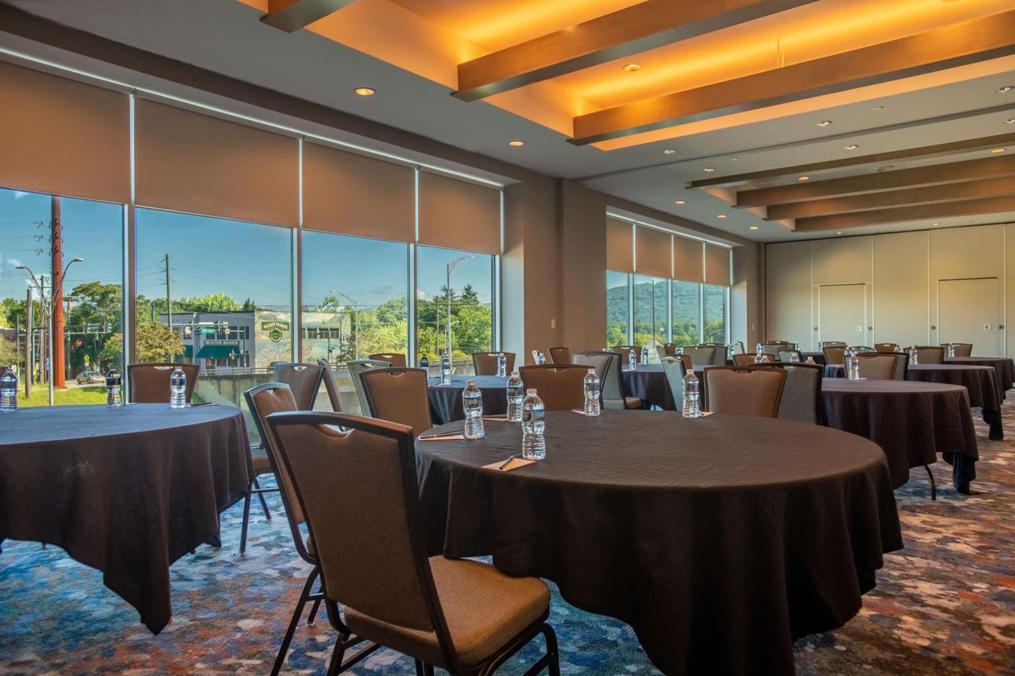 Doubletree By Hilton Asheville Downtown Exteriör bild