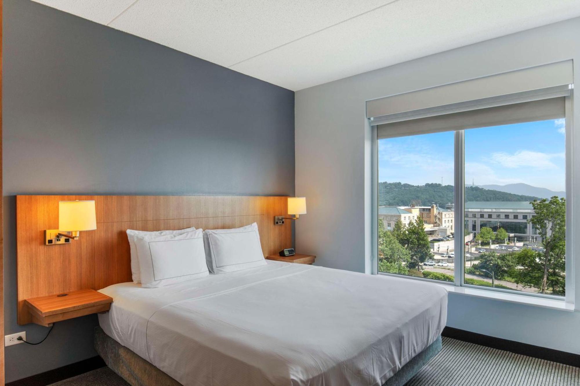 Doubletree By Hilton Asheville Downtown Exteriör bild